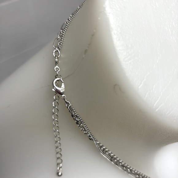 Elegant Silver Pendant Necklace - Picture 2 of 3